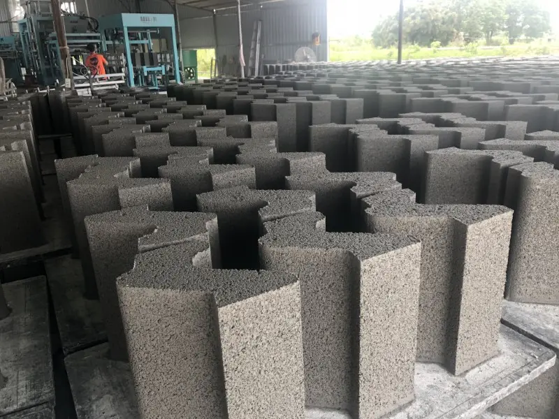 Kodėl turėtumėte investuoti į automatinę blokų mašiną betonavimo verslui